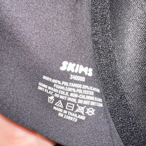 NWT SKIMS Fits everybody T-shirt Demi bra onyx black 34DDDD Kim kardashian - Picture 5 of 6